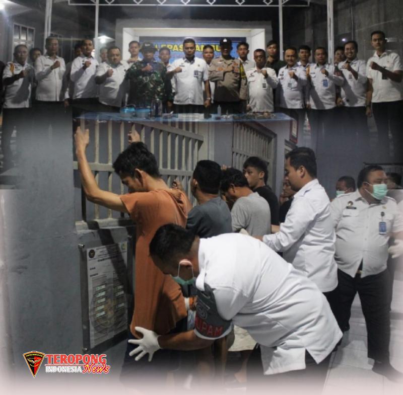 PhotoMixer_1760152647254